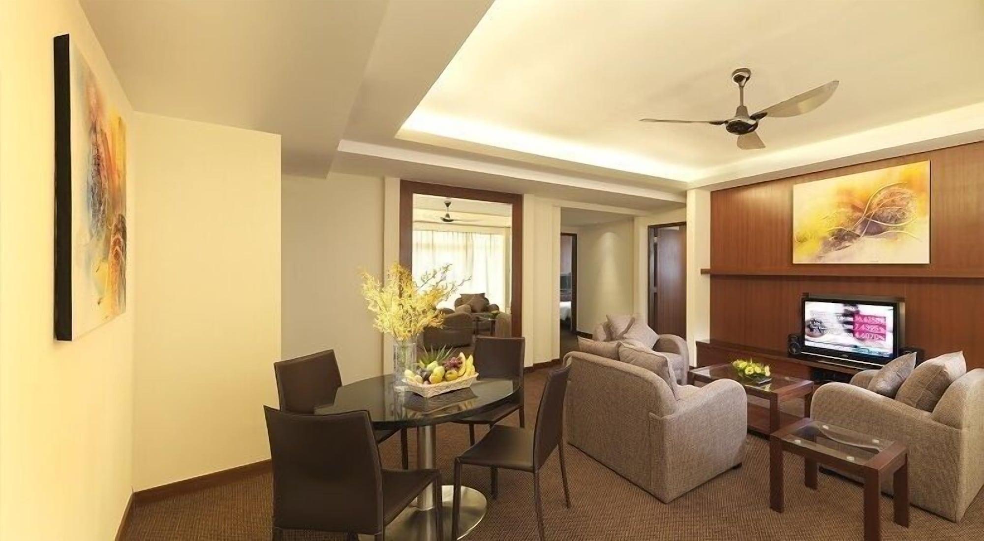 St Giles Gardens Hotel Куала-Лумпур Экстерьер фото A typical suite at the hotel