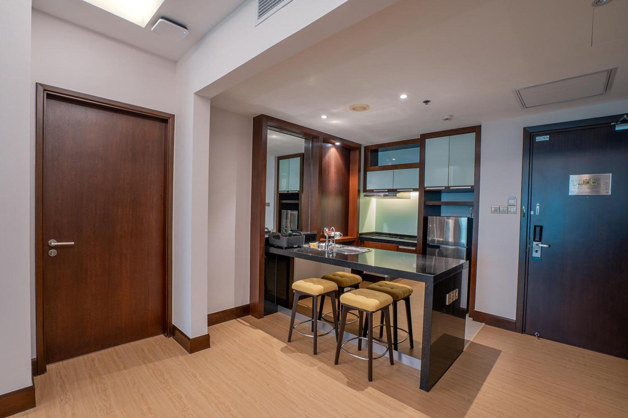St Giles Gardens Hotel Куала-Лумпур Экстерьер фото A kitchen in a serviced apartment in Kuala Lumpur, Malaysia